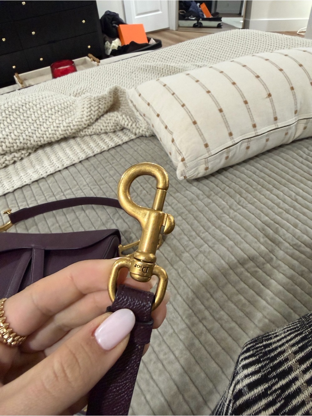 Dior Plum Saddle Crossbody Bag with Gold Hardware - Picture 5 of 8